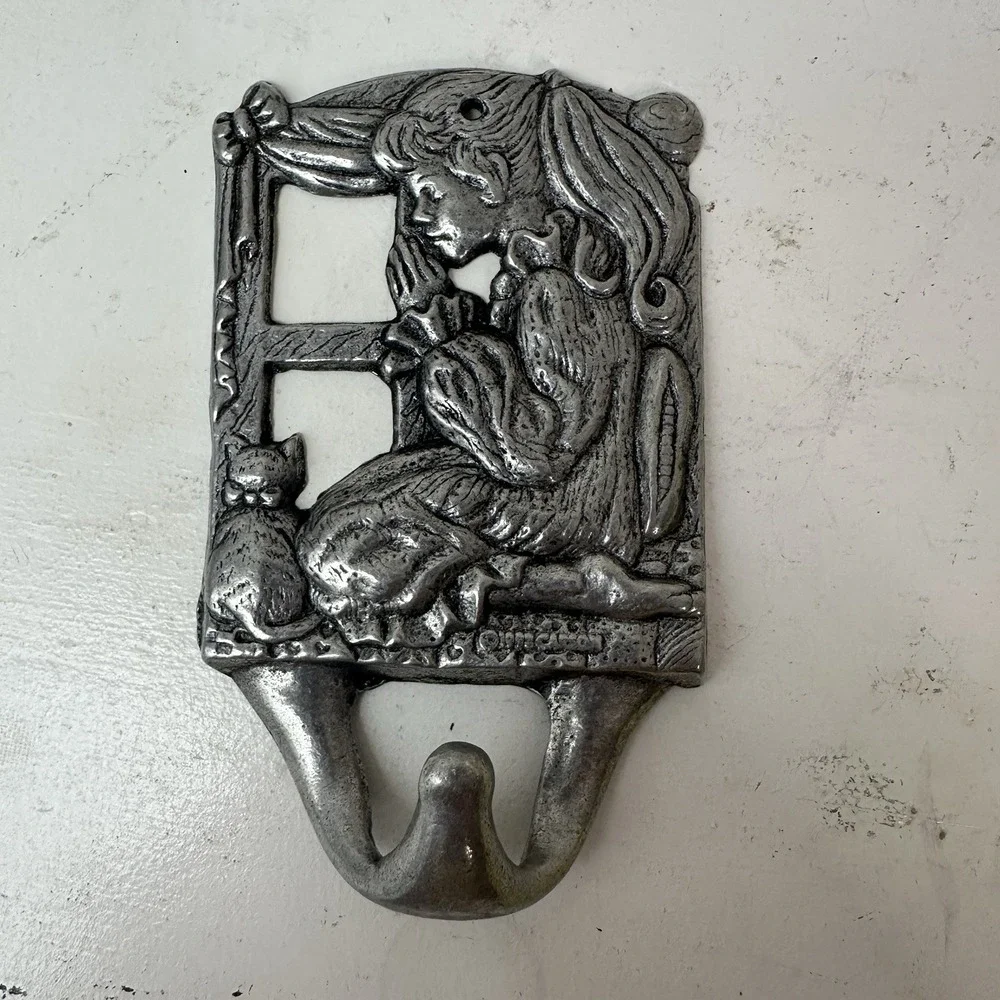 Vintage 1993 Carson Pewter Cat/Girl Praying Wall Metal Hook